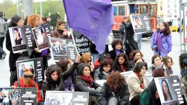 Taksim'de Ayşe Paşalı' ya Destek Nöbeti