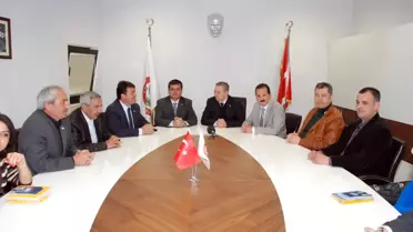 Dündar’dan Eczacılara Kutlama