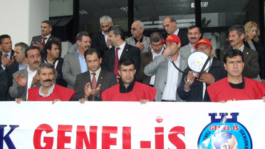 Grev İlanı Büyükşehir'e, Tepki İktidara