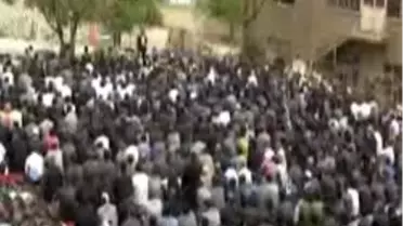 Sivil Cuma Namazları Meydanlarda Kılındı Sivil Cuma Namazları Meydanlarda Kılındı