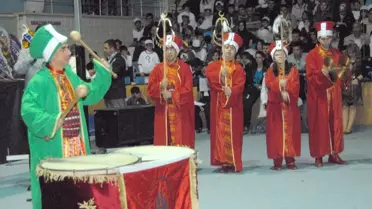 Ece Gürsel Sahneye Çıktı, Salon Boşaldı