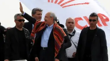 'Dut Yemiş Bülbüle Çevireyim'