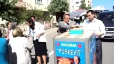 Çorlu'da, MHP'li Aday Pazarda Bisküvi Dağıttı