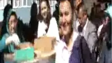 Çorlu'da, MHPli Aday Pazarda Bisküvi Dağıttı