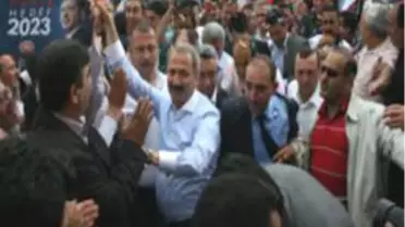 Devlet Bakanı'na Yumruklu Saldırı