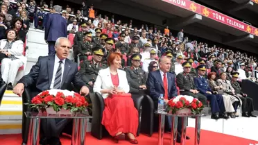 Arenada İlk Resmi Tören