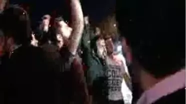 Sp'lilerle Polis Arasında Bayrak Krizi