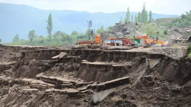 Şebinkarahisar'da Heyelanlı Mahallede Halk Korku İçinde