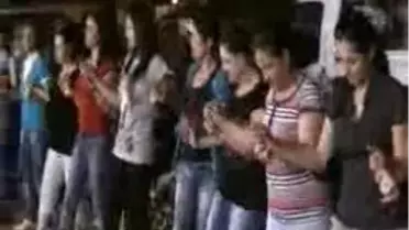 Datça'da Köy Meydanında Şampiyonluk Kutlaması