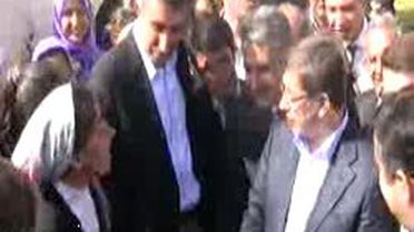 Davutoğlu'ndan Okumak İçin Yardım İstedi