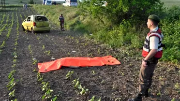 Otomobil Tarlaya Uçtu;1 Ölü, 1 Yaralı