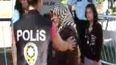 Sp Mitinginde İlginç Pankart Kamuflajı