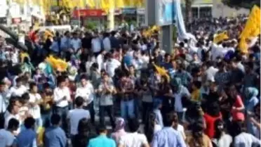 Yağmur Altında Öcalan Posterli Miting