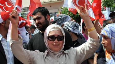 Bahçeli Diyarbakır'da Konuştu; 'bölünmeye Taraf Değiliz, Ekmeğimizi Paylaşmaktan Yanayız'