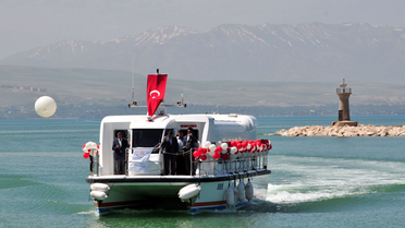 Van Gölü İlk Deniz Otobüsüne Kavuştu