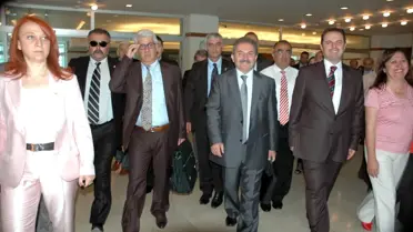 Namık Kemal Zeybek: Öpücük Gönderenler Oy Verse Yüzde 80'i Geçeriz