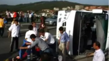 Tem Otoyolunda Karşı Şeride Geçen Tır Dehşet Saçtı: 1 Ölü 11 Yaralı