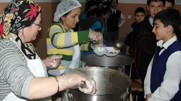 Yemek Gelmeyince Öğrenciler Aç Kaldı