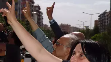 Bağımsız Adayların Gödve Gösterisinde 'hatip Dicle Meclise' Sloganları Atıldı