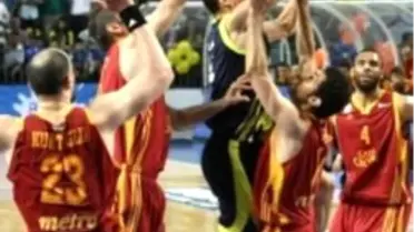 Aslan Uykudan Uyandı!