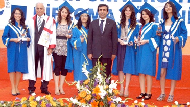 Mersin'de Hande Yener ile Mezuniyet Coşkusu