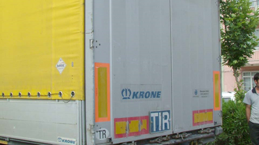 Tır'a Arkadan Çarpan Kamyonet Sürücüsü Sıkıştı