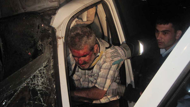 Kamyonet Akaryakıt İstasyonuna Daldı : 2 Yaralı