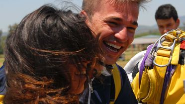 Hayko Cepkin ve Engin Altan Düzyatan Paraşütle Atladı