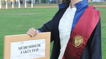 4 Yıllık Fakülteyi 3 Yılda Bitirdi