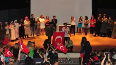 Ruhu Çanakkale'den Aldılar, Tiyatroda Ağlattılar