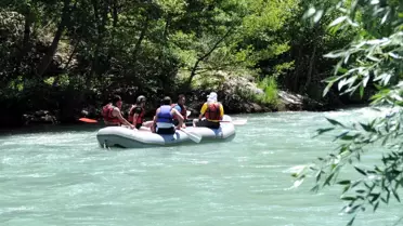 Operasyonun Ortasında Rafting Keyfi