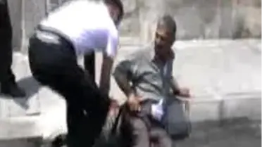 Polis Merkezi Önünde Kavga