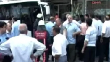 Midibüs Dernek Binasına Çarptı : 1 Ölü 3 Yaralı