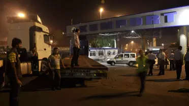 TIR Şoförleri Yol Kesip Eylem Yaptı