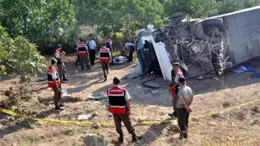 Yolcu Otobüsü Devrildi: 1 Ölü, 56 Yaralı