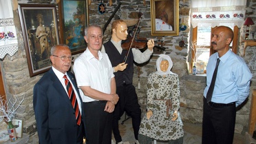 Kemancı Tahir'in Heykeli Dikildi