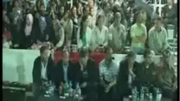 Ankaralı Yasemin'e Sahnede Çiçek Yerine Çelenk Verdiler