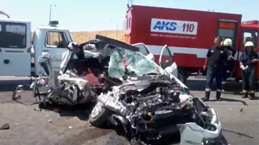 Otomobil, Kamyonete Çaprtı: 1 Ölü, 2 Yaralı