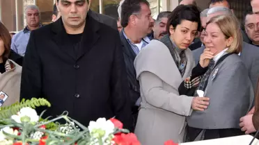 'Amcam Kucak Açar Gibi Yaptı, O Da Sıktı'