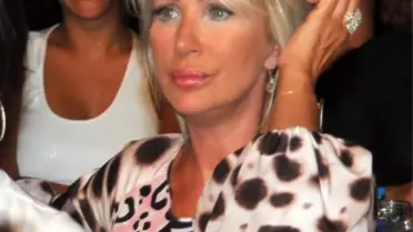 Demet Akalın'dan Göbek Şov