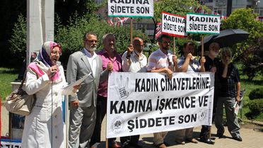 'Devlet Kadını Koruma Konusunda Beceriksiz Kalıyor'