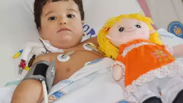 1 Yaşındaki Kızına Karaciğerinden Parça Verdi