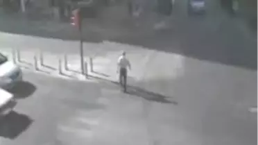 Işık İhlali Yapan Midibüs Otomobile Çarptı: 2 Yaralı