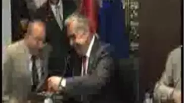 Bakan'ın Ayağına Kapanarak Yardım İstedi