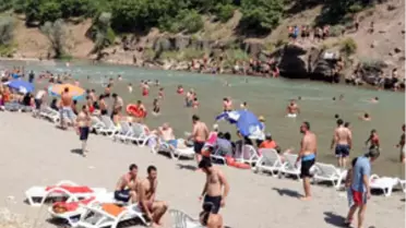 Burası Akdeniz'de Bir Sahil Değil...