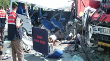 Denizli'de Katliam Gibi Kaza; 4 Ölü, 13 Yaralı (2)