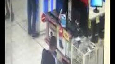 Laptob'u Kıyafetle Kamufle Ediyordu