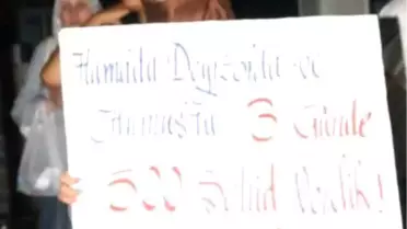 Türkiye'de Yaşayan Suriyeliler Konsolosluk Önünde Eylem Yaptı
