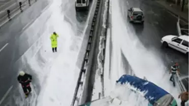 Boya Yüklü Kamyon E5'i Felç Etti