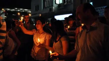 Elektrik Kesintilerine Mumlu Protesto